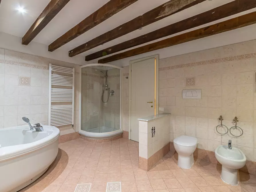 Immagine 22 di Appartamento in vendita  in Via Genova 15 a Savona