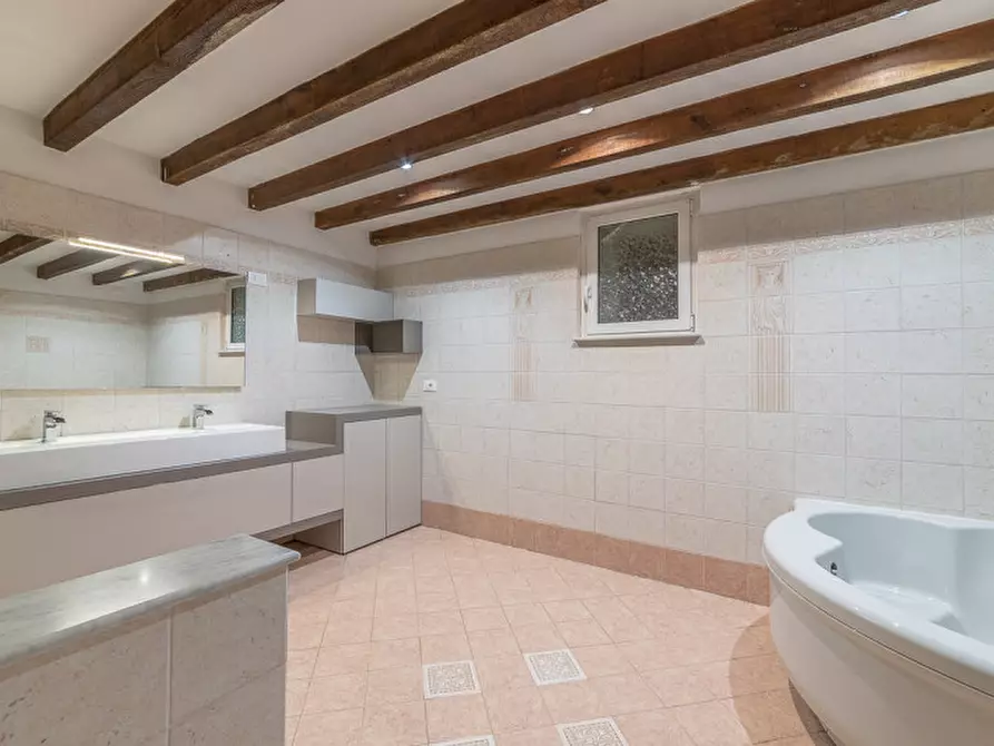 Immagine 24 di Appartamento in vendita  in Via Genova 15 a Savona