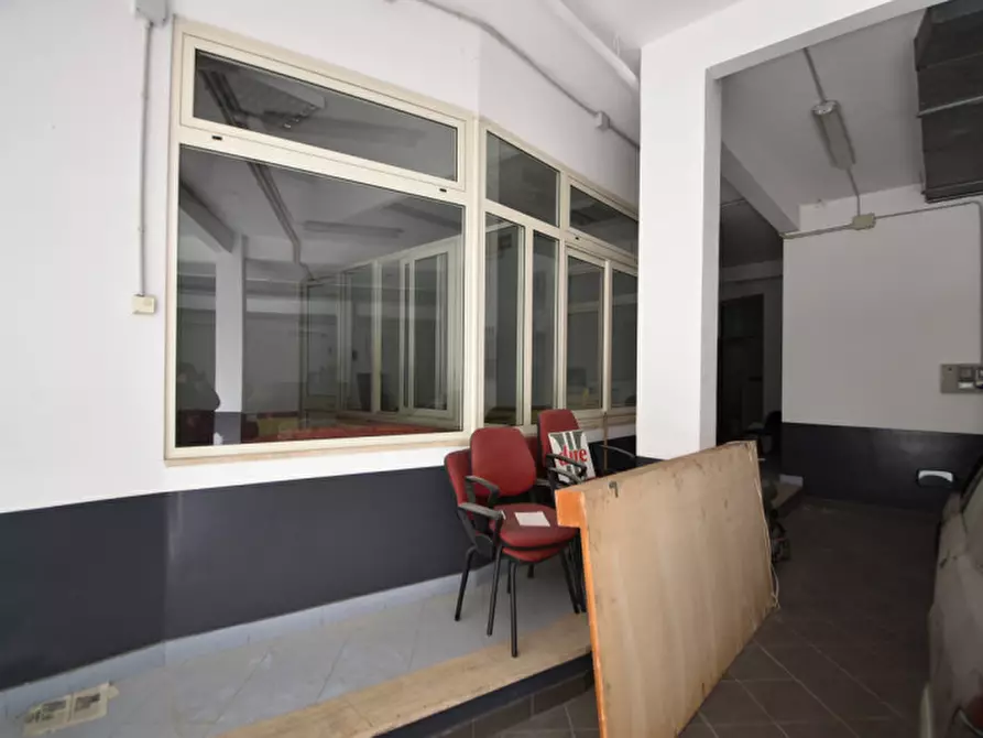 Immagine 8 di Negozio in vendita  in VIA PORTUENSE a Roma