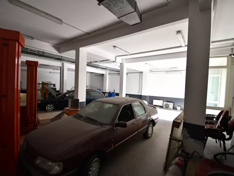 Immagine 10 di Negozio in vendita  in VIA PORTUENSE a Roma