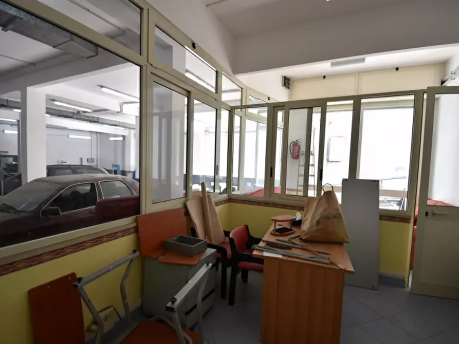 Immagine 13 di Negozio in vendita  in VIA PORTUENSE a Roma