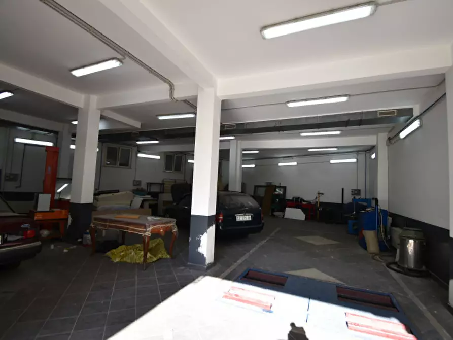 Immagine 15 di Negozio in vendita  in VIA PORTUENSE a Roma