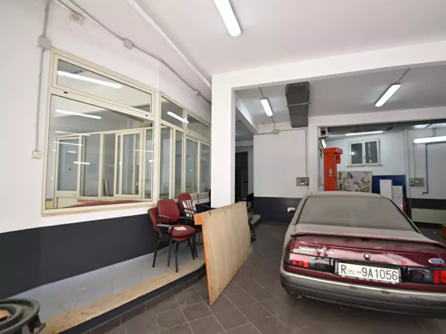 Immagine 16 di Negozio in vendita  in VIA PORTUENSE a Roma