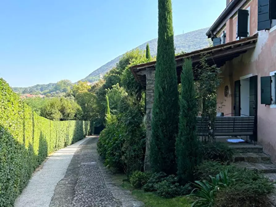 Immagine 1 di Villa in vendita  in via palazzina a Rovolon