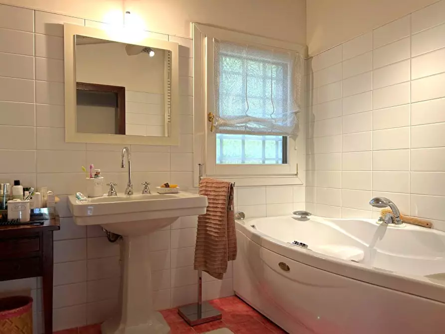 Immagine 38 di Villa in vendita  in via palazzina a Rovolon