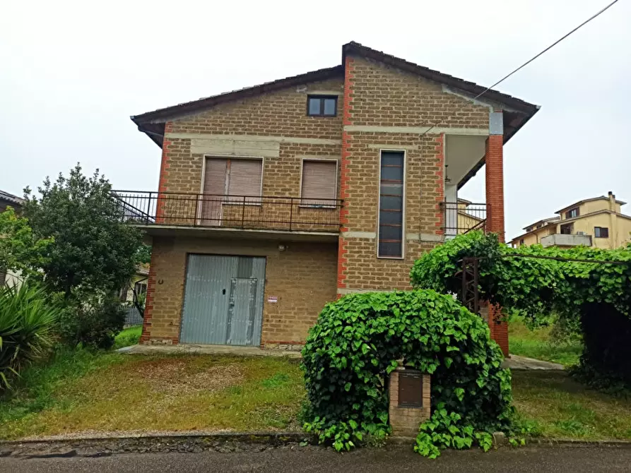 Immagine 1 di Casa indipendente in vendita  in Via Roma, Castiglione del lago a Castiglione Del Lago