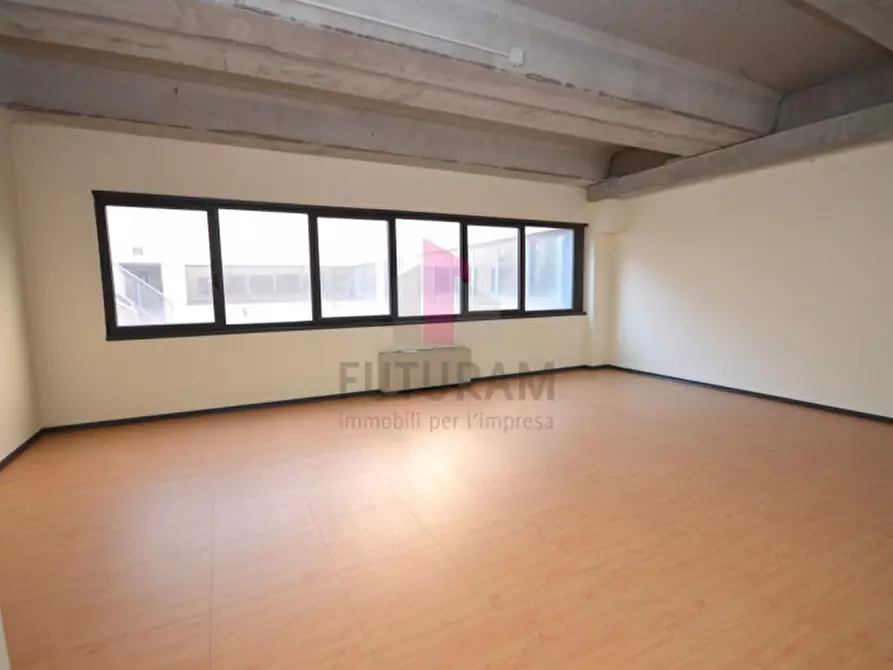 Immagine 14 di Ufficio in vendita  a Vicenza