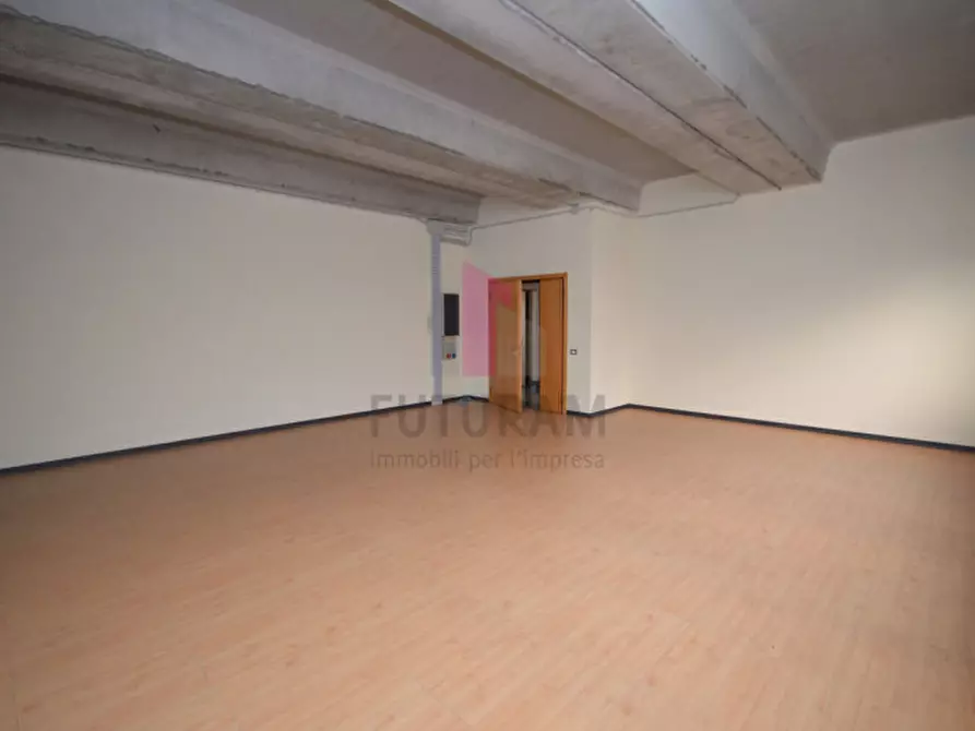 Immagine 16 di Ufficio in vendita  a Vicenza