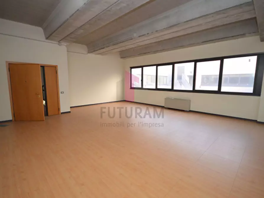 Immagine 17 di Ufficio in vendita  a Vicenza