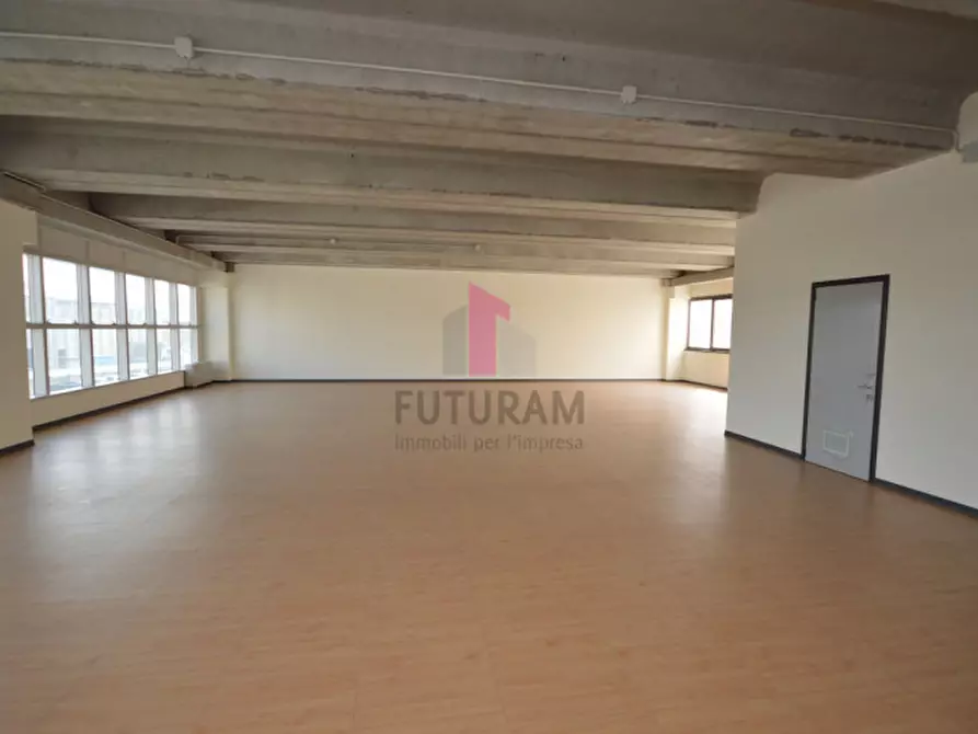 Immagine 3 di Ufficio in vendita  a Vicenza