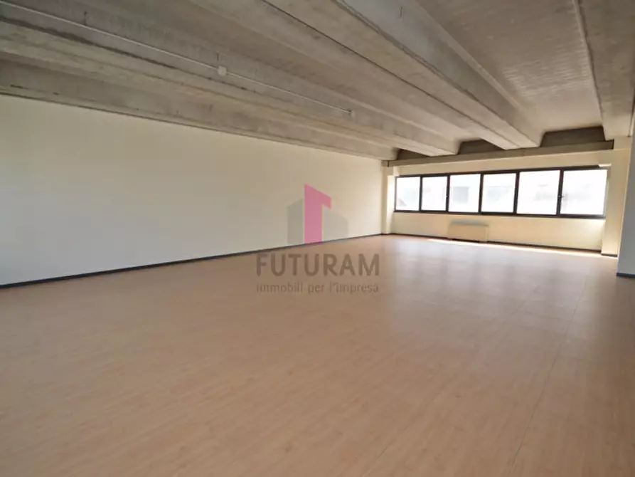 Immagine 8 di Ufficio in vendita  a Vicenza