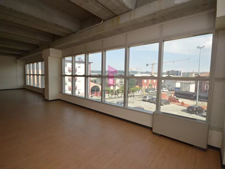 Immagine 9 di Ufficio in vendita  a Vicenza