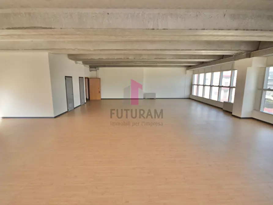 Immagine 11 di Ufficio in vendita  a Vicenza