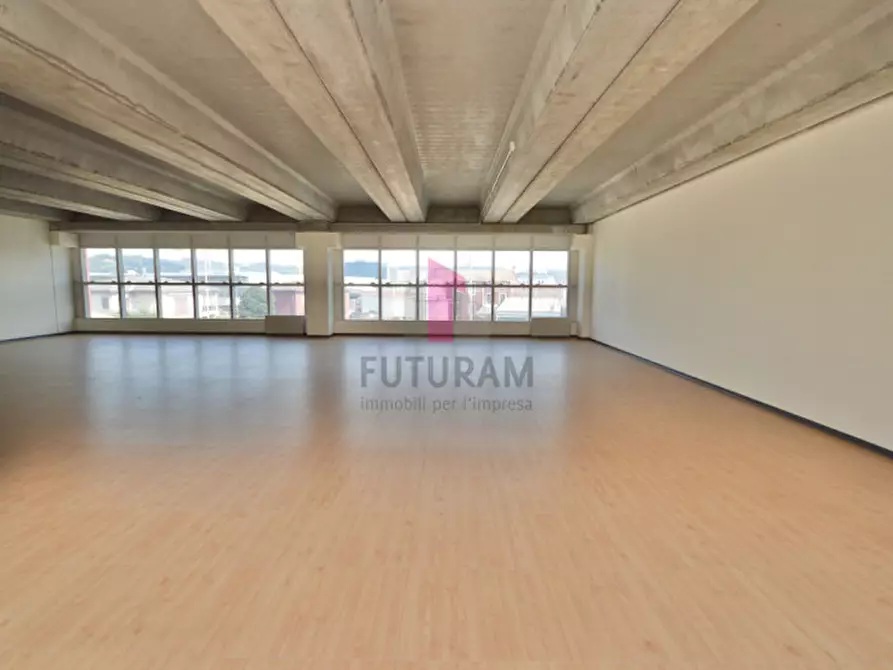 Immagine 13 di Ufficio in vendita  a Vicenza