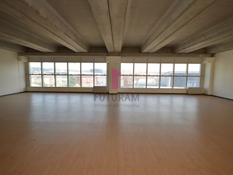 Immagine 16 di Ufficio in vendita  a Vicenza