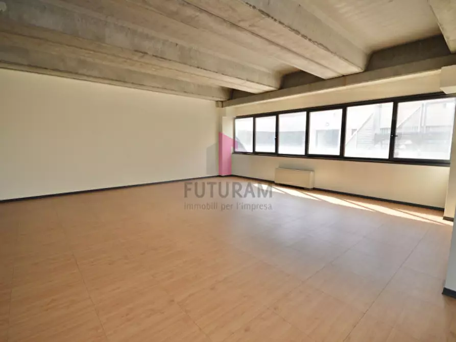 Immagine 17 di Ufficio in vendita  a Vicenza