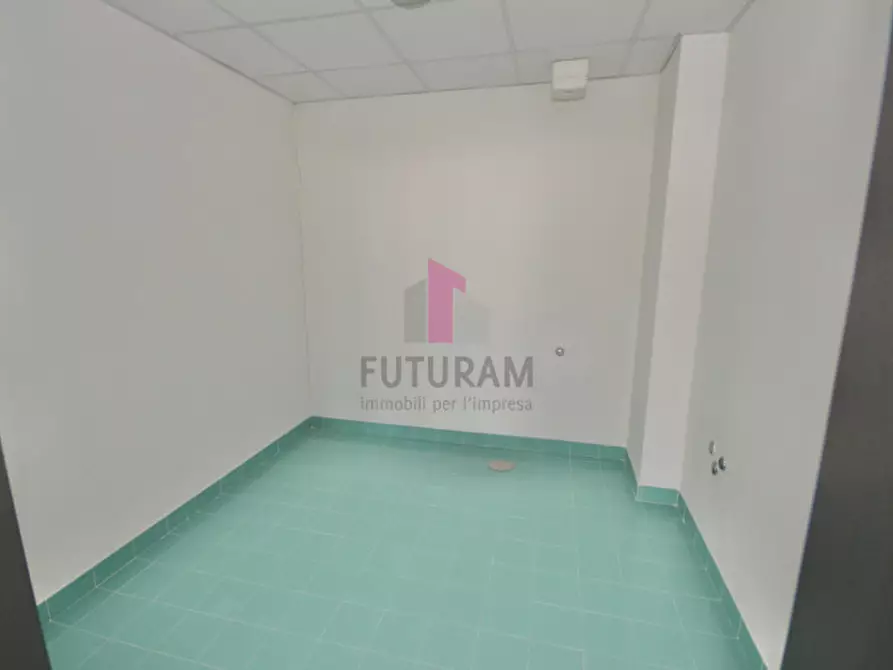 Immagine 19 di Ufficio in vendita  a Vicenza