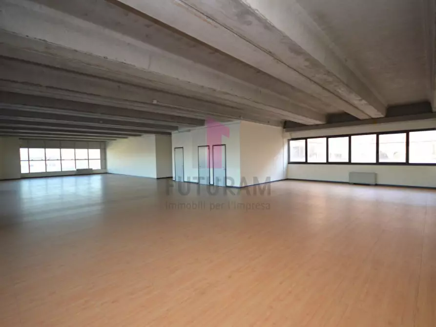 Immagine 2 di Ufficio in vendita  a Vicenza