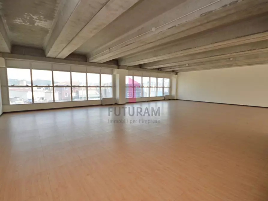 Immagine 10 di Ufficio in vendita  a Vicenza