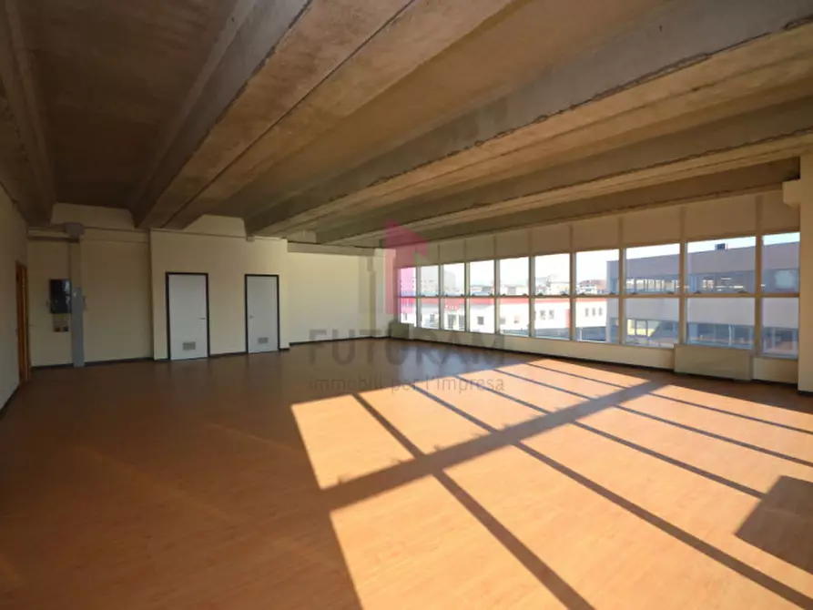 Immagine 17 di Ufficio in vendita  a Vicenza