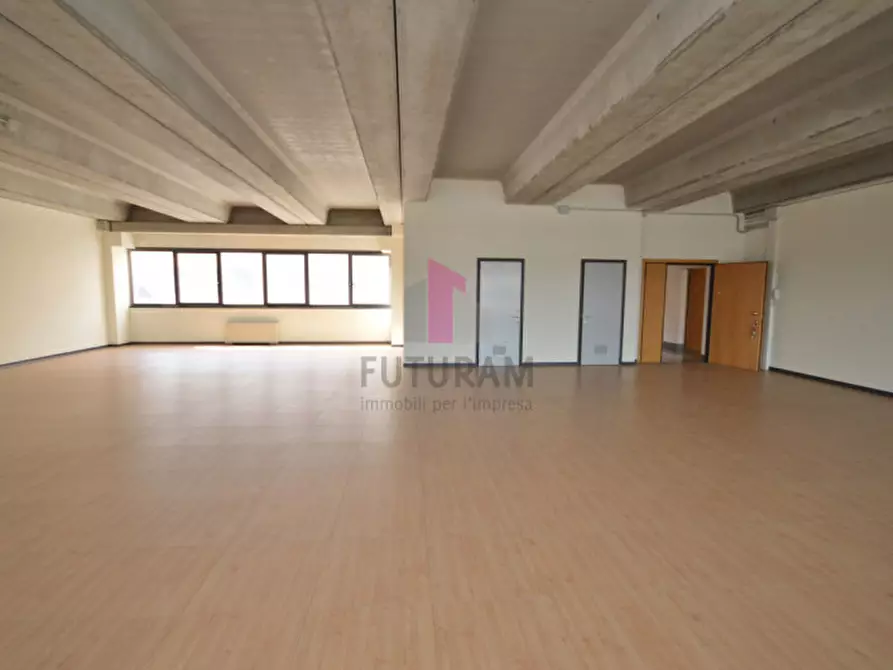 Immagine 12 di Ufficio in vendita  a Vicenza