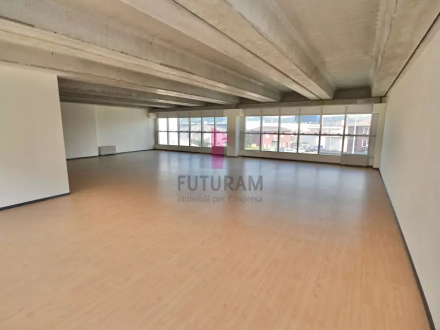 Immagine 14 di Ufficio in vendita  a Vicenza