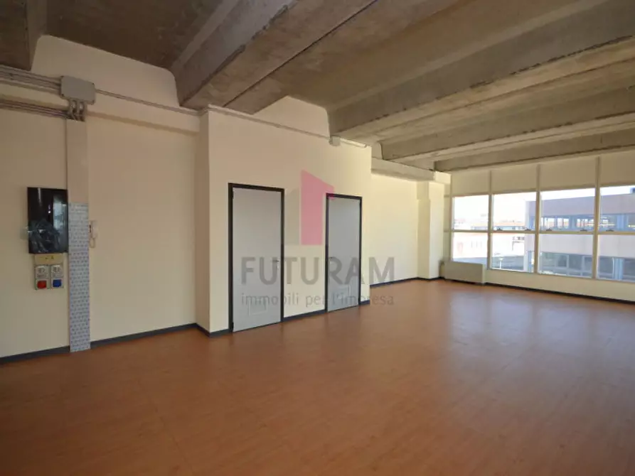 Immagine 15 di Ufficio in vendita  a Vicenza