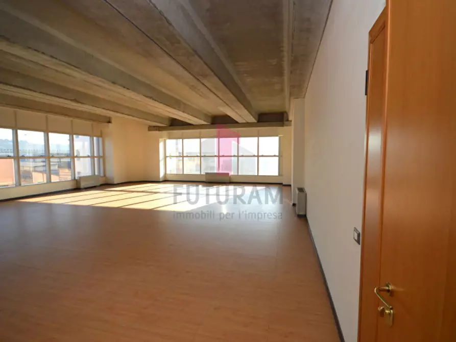 Immagine 19 di Ufficio in vendita  a Vicenza