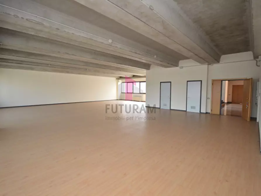 Immagine 11 di Ufficio in vendita  a Vicenza