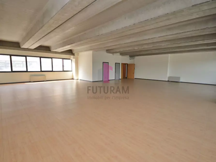 Immagine 14 di Ufficio in vendita  a Vicenza