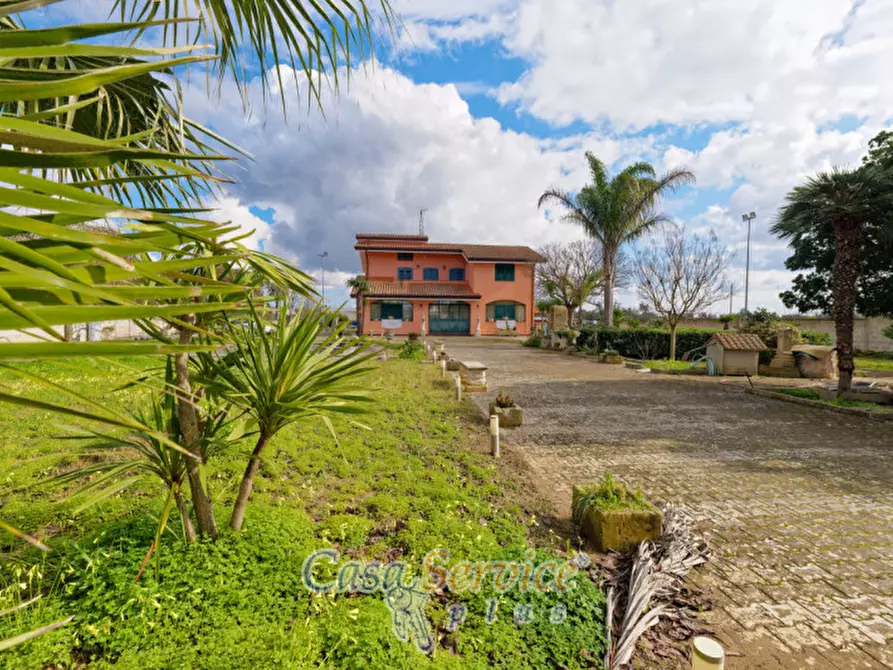 Immagine 1 di Villa in vendita  in Contrada Viva a Cutrofiano