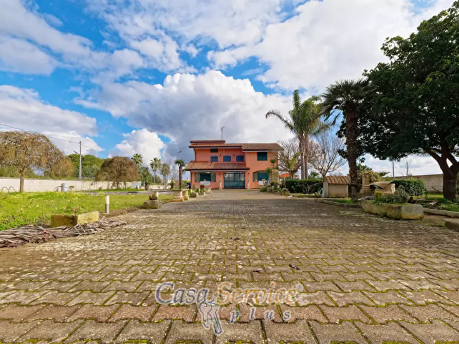 Immagine 27 di Villa in vendita  in Contrada Viva a Cutrofiano