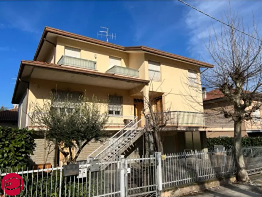 Immagine 1 di Villa in vendita  a Savignano Sul Rubicone