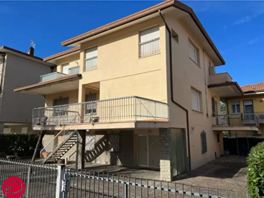 Immagine 5 di Villa in vendita  a Savignano Sul Rubicone