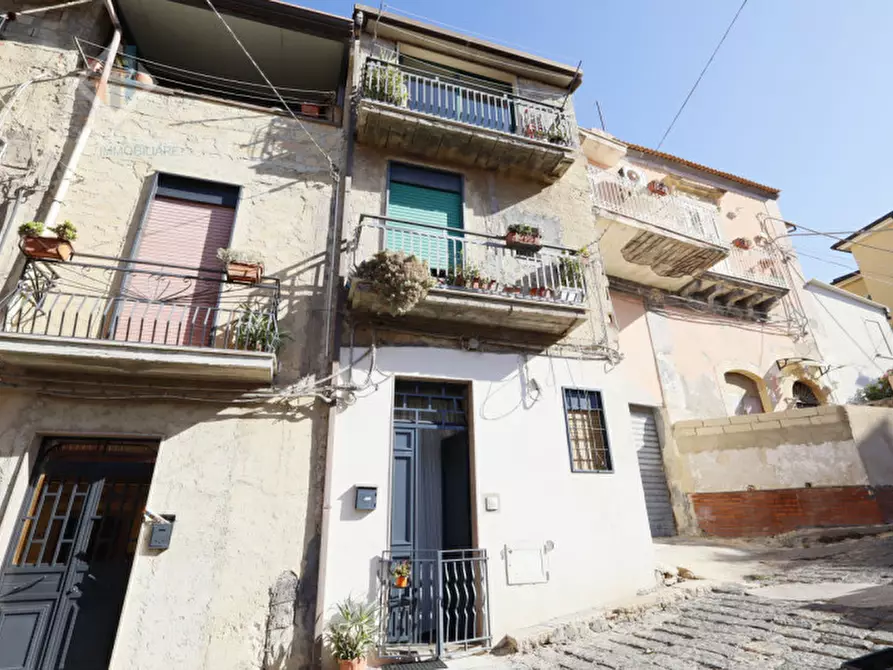 Immagine 1 di Casa indipendente in vendita  in Via Amedeo Duca d'Aosta a Palagonia