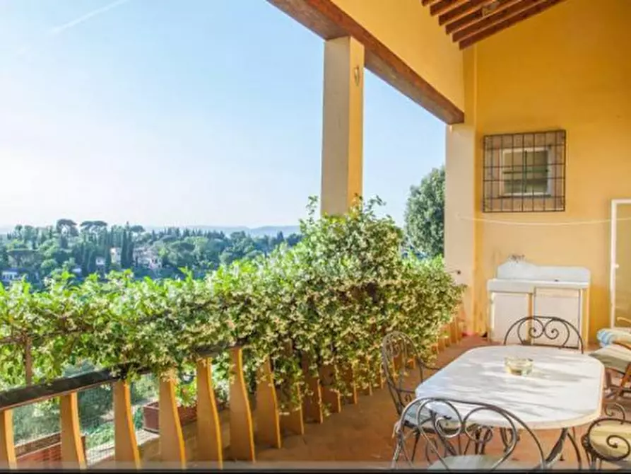 Immagine 1 di Villa in vendita  in PIAN DEI GIULLARI a Firenze