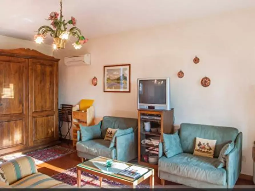 Immagine 3 di Villa in vendita  in PIAN DEI GIULLARI a Firenze