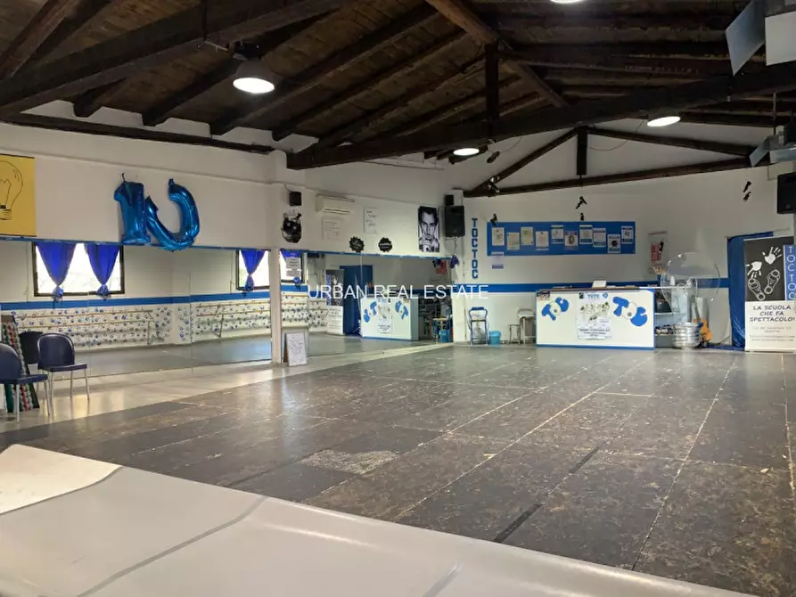 Immagine 2 di Magazzino in vendita  in Via del Destriero 6 a Trieste