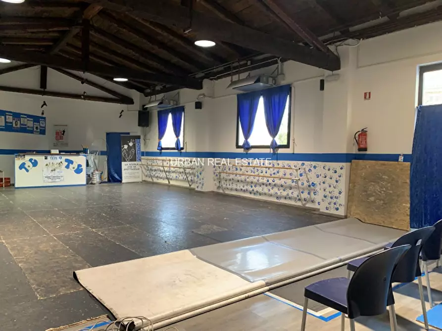 Immagine 5 di Magazzino in vendita  in Via del Destriero 6 a Trieste