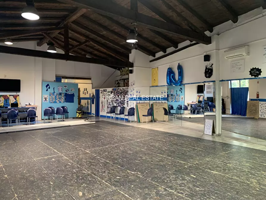 Immagine 10 di Magazzino in vendita  in Via del Destriero 6 a Trieste