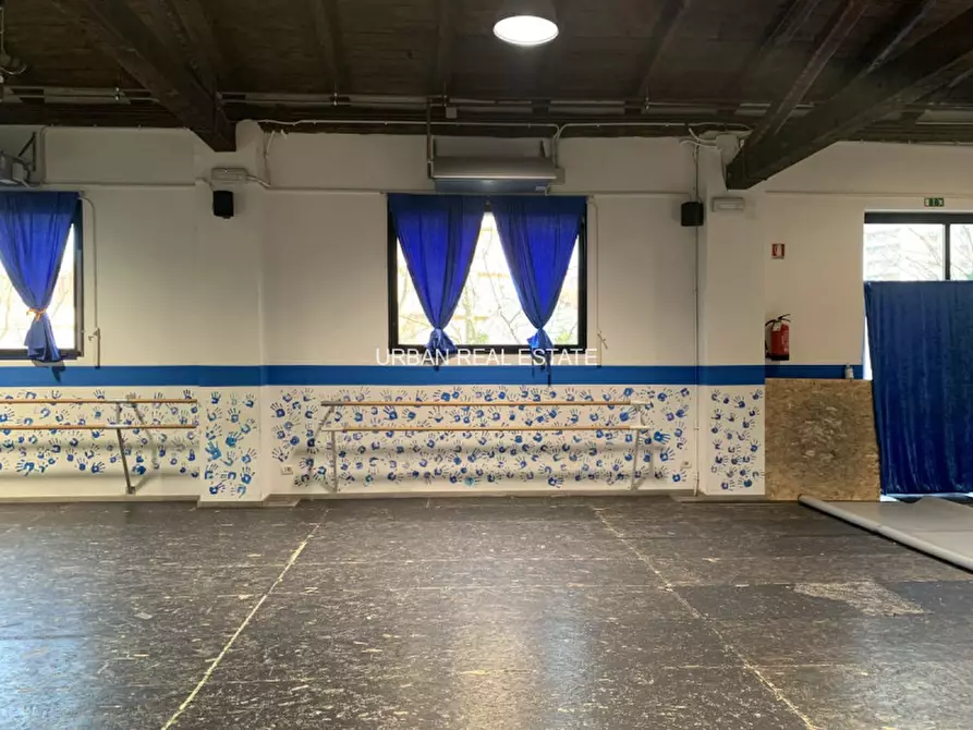 Immagine 12 di Magazzino in vendita  in Via del Destriero 6 a Trieste