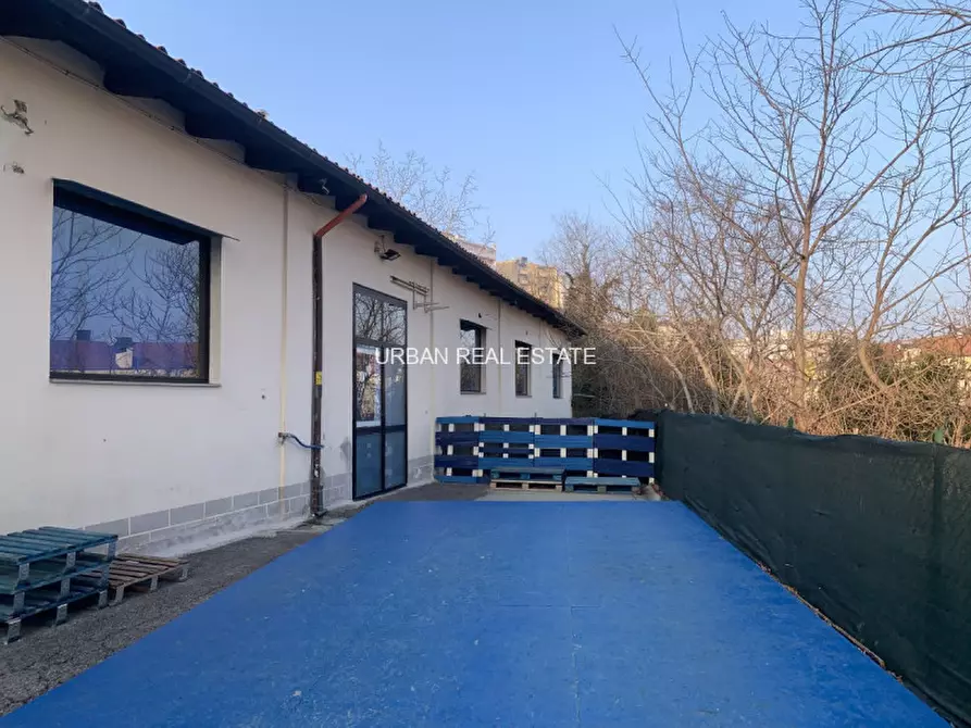 Immagine 17 di Magazzino in vendita  in Via del Destriero 6 a Trieste