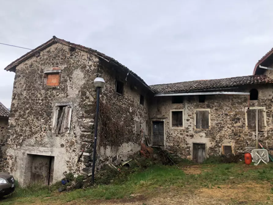 Immagine 2 di Rustico / casale in vendita  in Via Roccoberton a Cornedo Vicentino