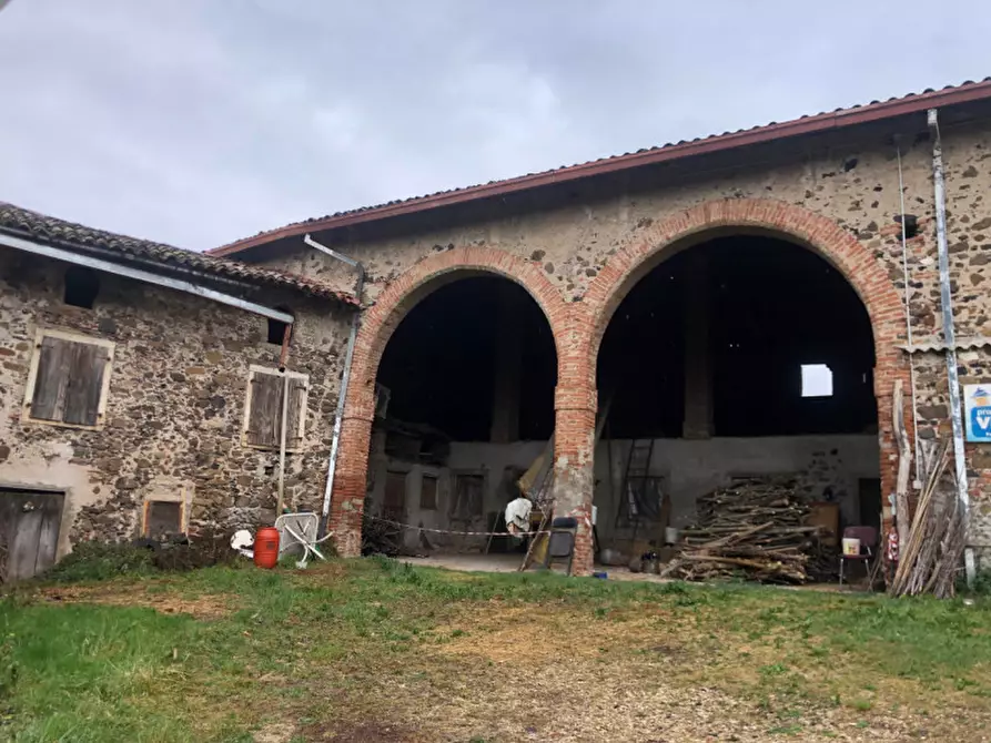 Immagine 4 di Rustico / casale in vendita  in Via Roccoberton a Cornedo Vicentino