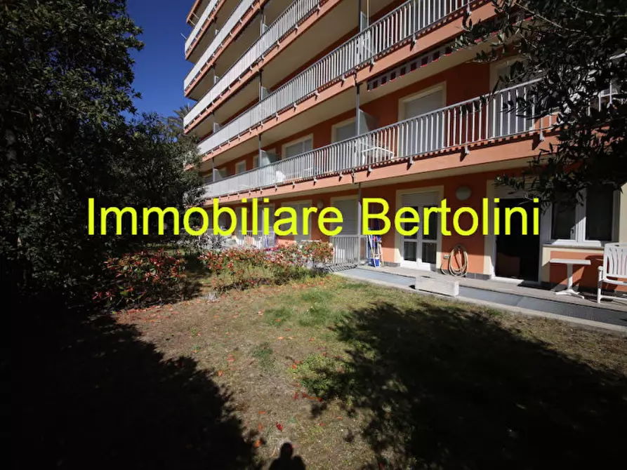 Immagine 10 di Appartamento in vendita  in via degli amici a Bordighera