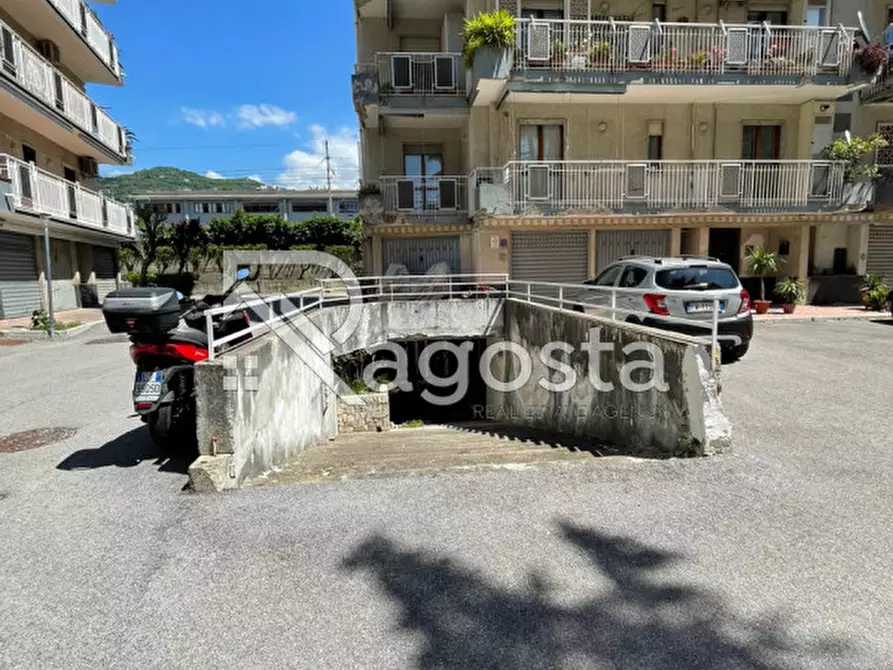 Immagine 7 di Negozio in vendita  in Via Guerdile a Salerno