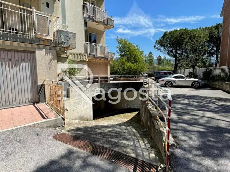 Immagine 1 di Negozio in affitto  in Via Guerdile a Salerno