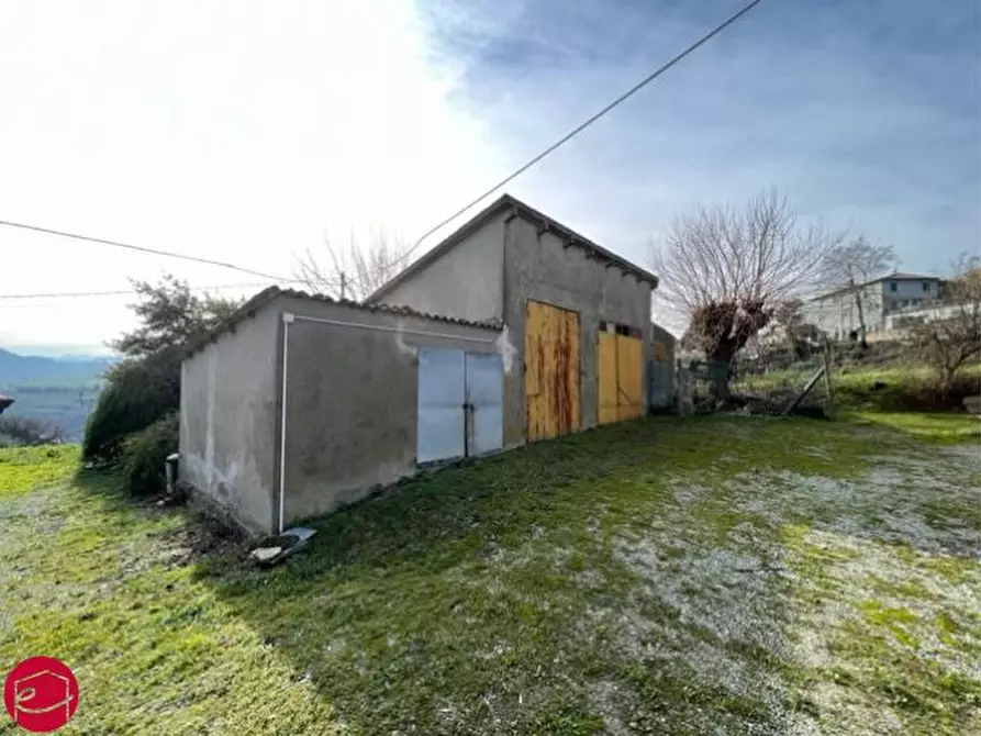 Immagine 2 di Rustico / casale in vendita  a Borghi