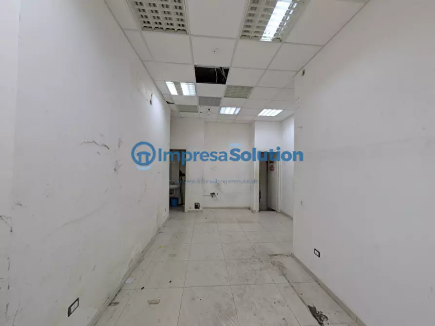 Immagine 2 di Negozio in vendita  in Via Ferrara a Napoli