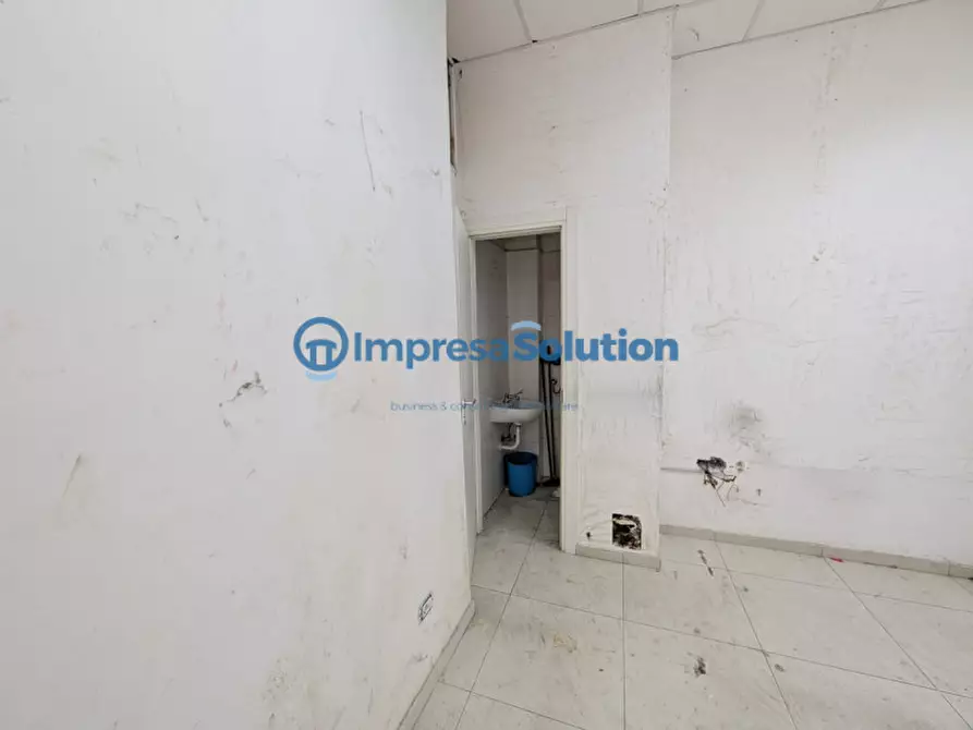 Immagine 4 di Negozio in vendita  in Via Ferrara a Napoli